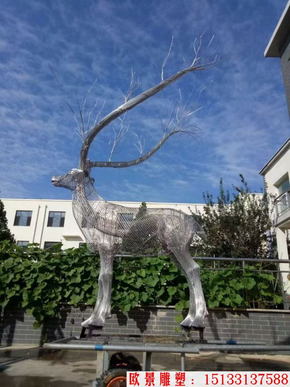 不銹鋼大型線條小鹿雕塑